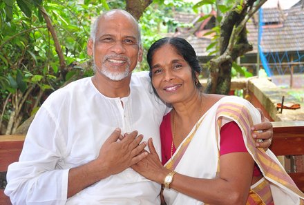 Indien Süd Familienurlaub - Besuch im BASIS Projektdorf - Unsere Gastgeber Mathew und Leelamony