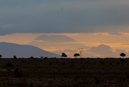 Kenia Familienreise - Kenia for family - Pirsch in Taita Hills Wildlife Sanctuary - Sonnenuntergang