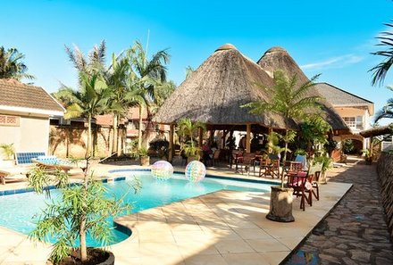 Uganda Familienreise - Uganda Family & Teens - Palm Hotel Swimmingpool