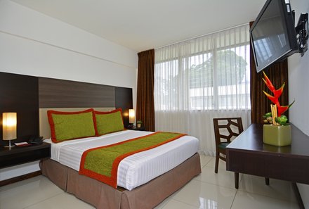 Familienreise Costa Rica - Costa Rica zum Bestpreis - Auténtico Hotel - Modernes Zimmer mit Doppelbett