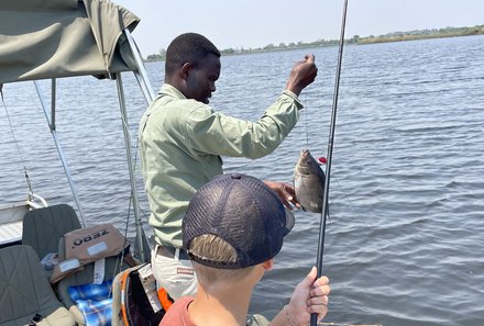 Botswana mit Kindern - Botswana Fly-In-Safari individuell - Angeln bei der Flusssafari
