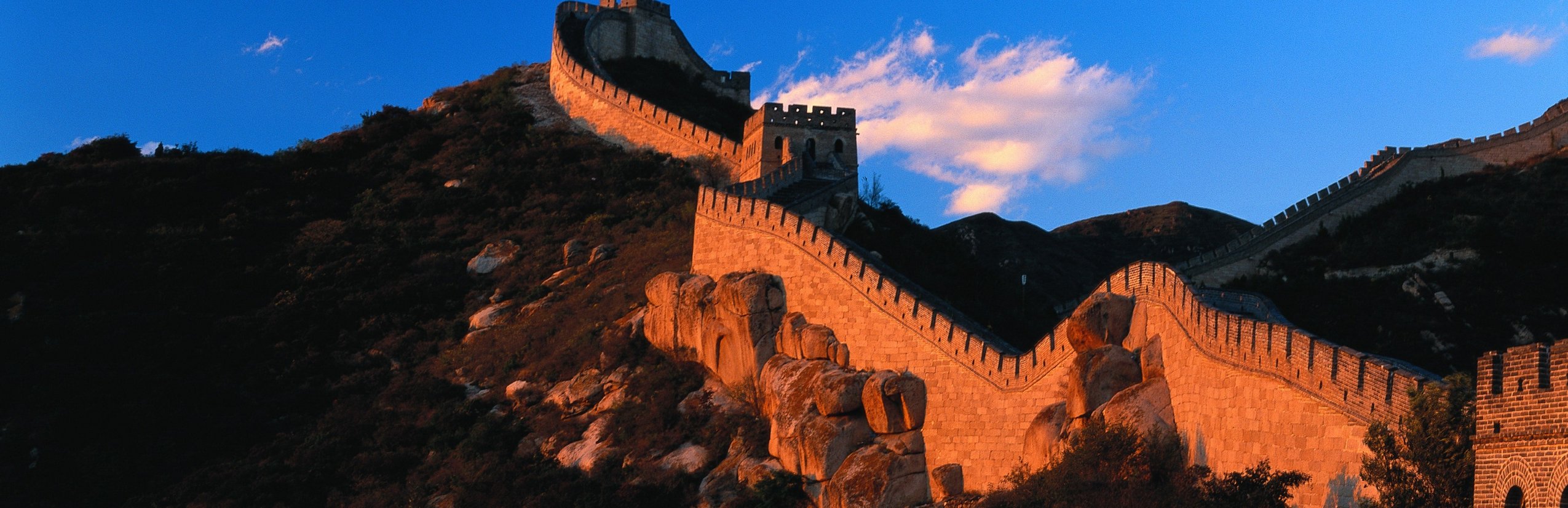 Familienreisen Asien - Chinesische Mauer bei Sonnenuntergang