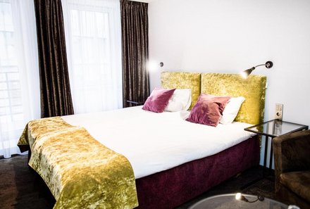 Baltikum for family - Hof Hotel - Rezeption und Zimmer