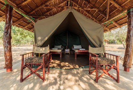 Uganda Familienreise - Uganda Family & Teens - Queen Elizabeth The Bush Lodge - Zelt Eingang