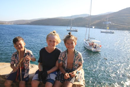 Familienreise Griechenland - Griechenland for family - Segelreise - drei Kinder vor Meer