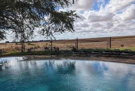 Kenia Familienreise - Kenia for family individuell - Strand & Buschabenteuer - Freizeit am Pool der Ashnil Aruba Lodge