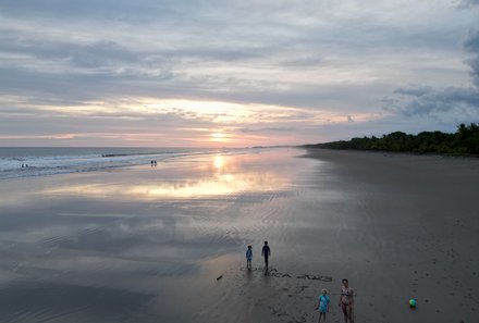 Costa Rica for family Junior - Costa Rica mit Kindern - Sonnenuntergang am Strand