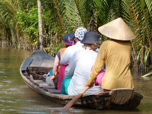 Familienreise Vietnam - For Family Reisen - Highlights Vietnam Fernreisen mit Kindern - Bootsfahrt 