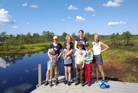 Baltikum for family individuell - Baltikum Familienreise mit Kindern - Estland - Moorschuhwanderung Fotopause