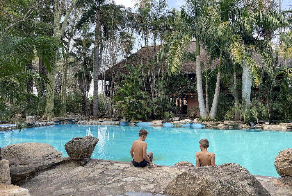 Safari mit Kindern - Familiensafari - Makutsi Safari Farm Pool