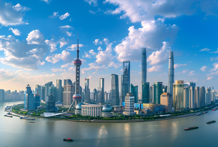 China mit Kindern - China for family individuell - Shanghai - Blick auf Skyline mit Tower