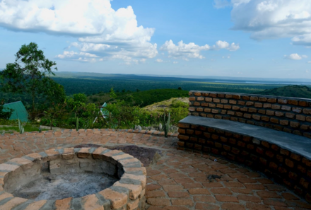 Uganda Familienreise - Uganda Family & Teens - Feuerstelle Hyena Hill Lodge 