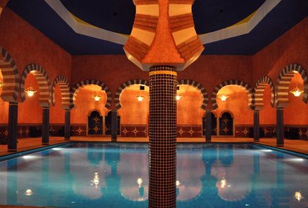 Familienreise Marokko - Marokko for family Deluxe - Hotel Kasbah Azalay - Beleuchteter Pool