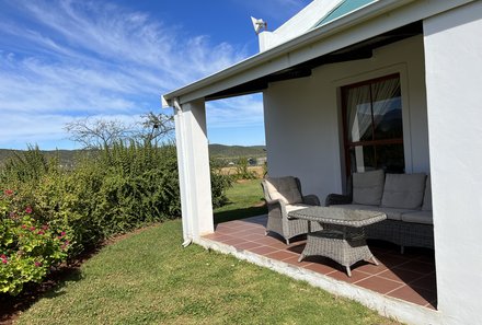 Familienreise Südafrika - Best of Garden Route for family - Oudtshoorn Berluda Farmhouse & Cottages - Veranda