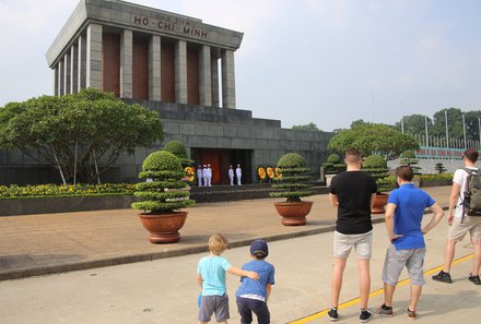 Vietnam Familienreise - Vietnam Summer - Besuch Mausoleum