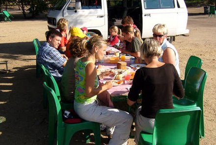 Südafrika mit Kindern - Makutsi - Südafrika Familienreise - Frühstücken mit Gruppe