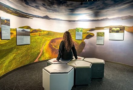 Island Familienreise - Island for family - Perlan Museum - Kind in der Ausstellung