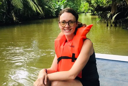 Costa Rica Familienreise - Costa Rica individuell - Sabrina Kupke bei einer Bootsfahrt