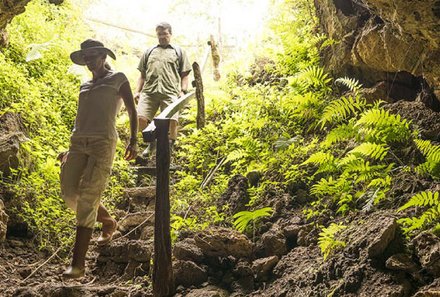 Galapagos mit Kindern - Galapagos Family & Teens - Lava Tunnel Führung