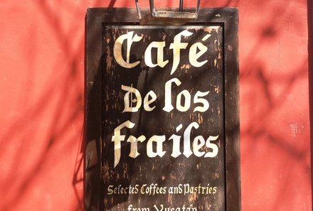Mexiko for family Deluxe - Valladolid - Schild vom Café