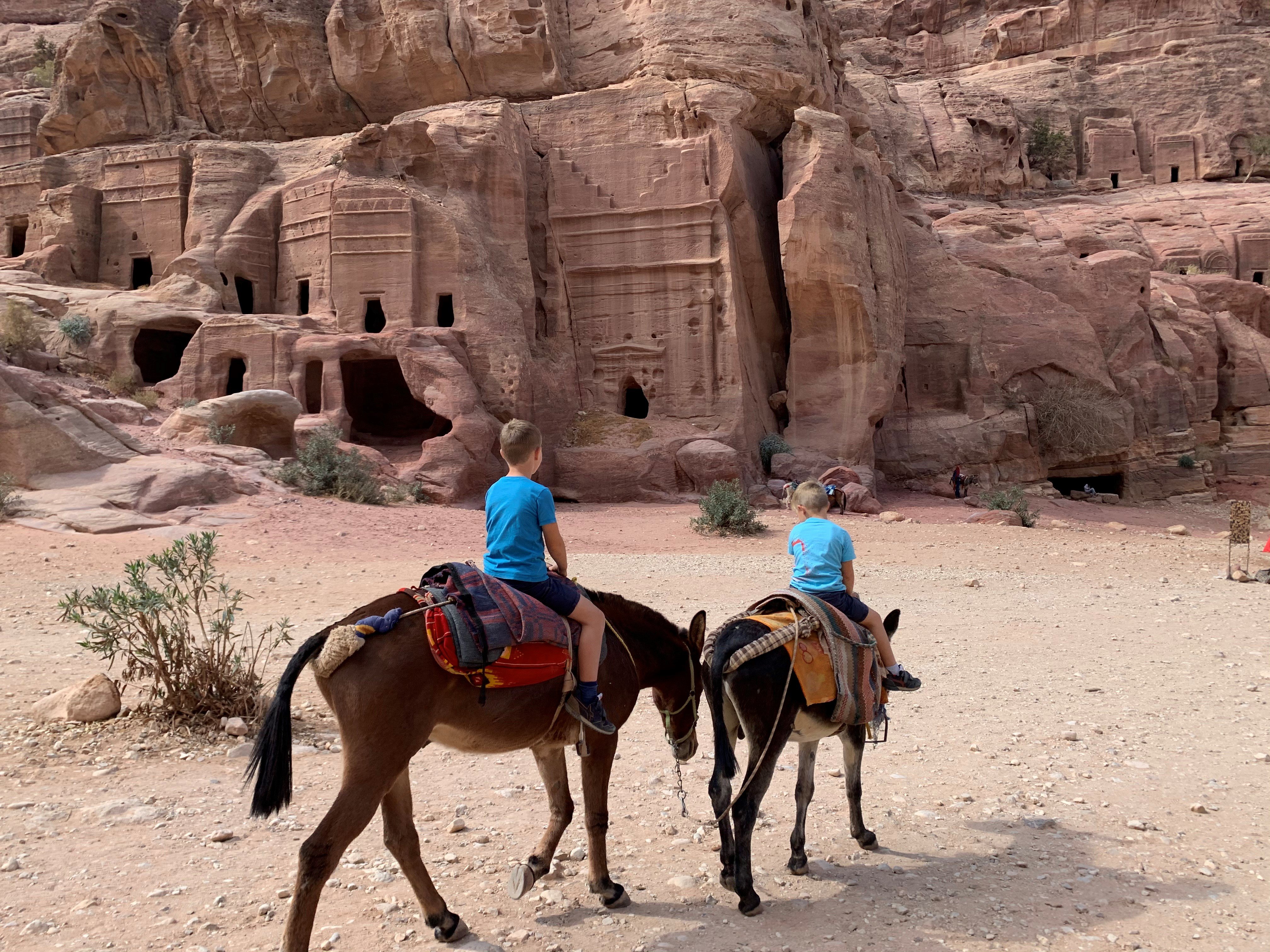 Urlaub in Jordanien Erfahrungen - Familienreise in Jordanien - Auf Pferden in Petra