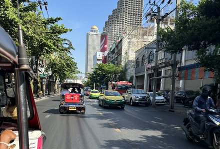 Thailand Familienreisen - Thailand Family & Teens - Tuktuk-Fahrt durch die Stadt