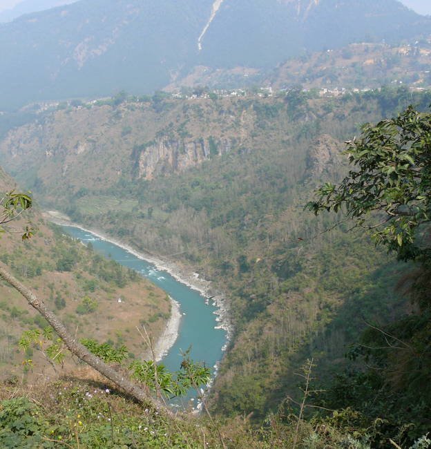 Nepal mit Kindern - Familienreise durch Nepal - Fluss von oben