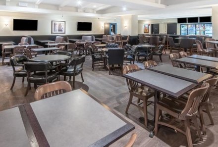 Westkanada for family - Ramada Plaza by Wyndham Calgary Downtown - Essensbereich
