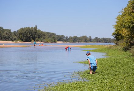 Familienreise Frankreich - Frankreich for family im Kanu - Person am Wasser