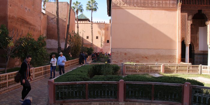 Marokko Familienreise - Ein Tag in Marrakesch mit Kindern - Nadja mit ihren Kindern in Marokko