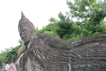 Laos und Vietnam Familienreise - Laos und Vietnam Reise mit Kindern - Buddha-Skulptur