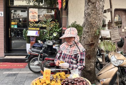 Laos und Vietnam Familienreise - Laos und Vietnam Reise mit Kindern - Hanoi Einheimische Obststand