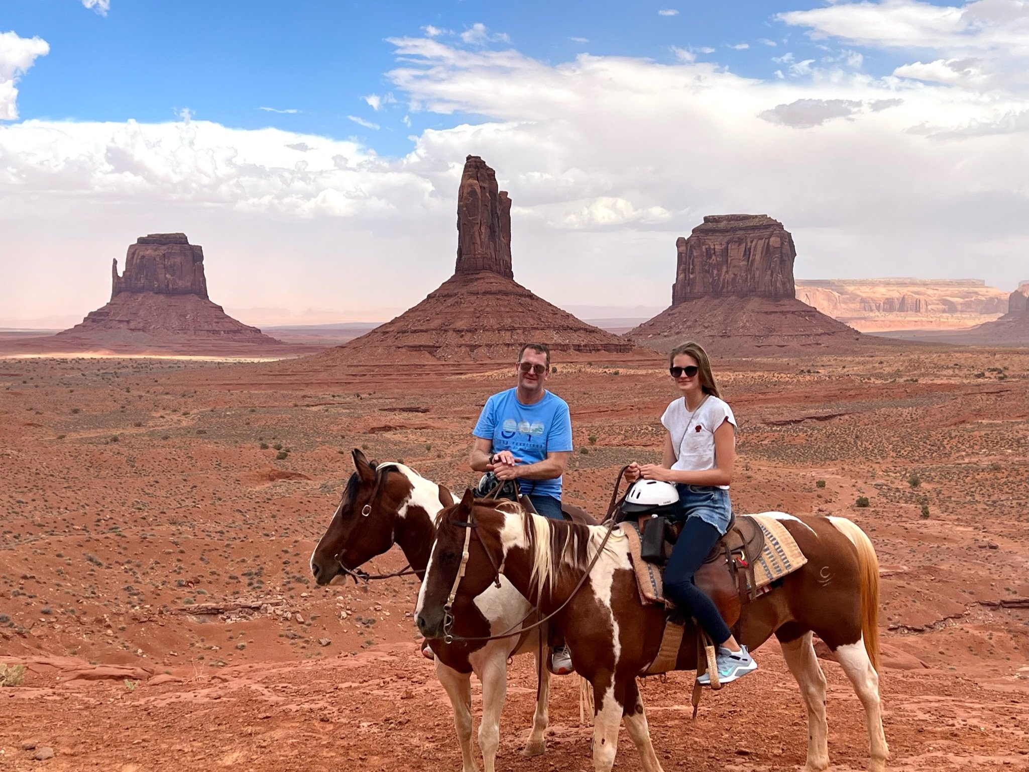 Urlaub mit Jugendlichen - Urlaub mit pubertierenden Kindern - Reiseziele für Jugendliche - USA Reitausflug Monument Valley