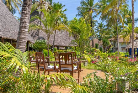 Serengeti mit Kindern individuell - Tansania for family deluxe - Sansibar Strandverlängerung - Breezes Beach Club & Spa - Garten