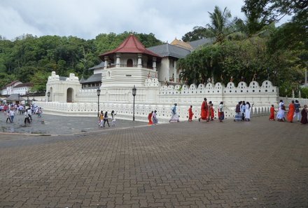 Sri Lanka young family individuell - Sri Lanka Individualreise mit Kindern - Besichtigung des Zahntempels Sri Dalada Maligawa in Kandy