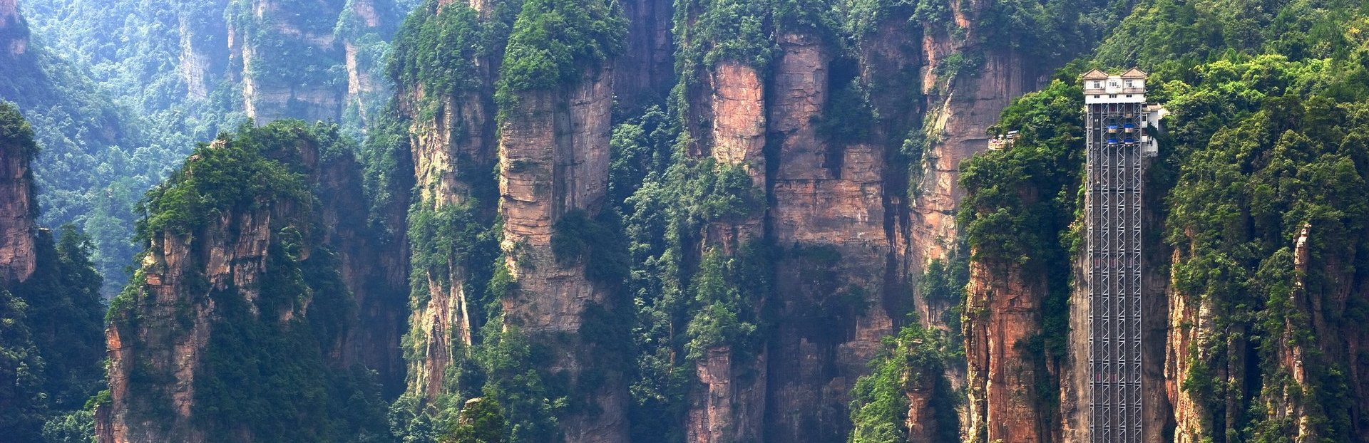 China Familienreise mit Jugendlichen - China Family & Teens - Bailong Aufzug mit Landschaft