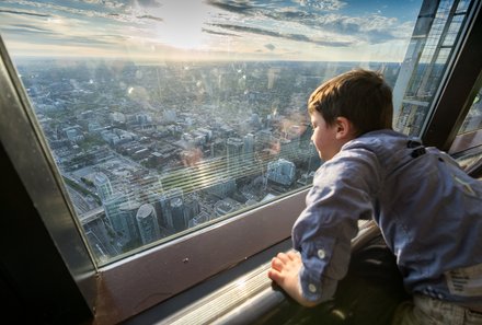 Ostkanada for family - Familienurlaub Ostkanada - Kind auf dem Tower in Toronto