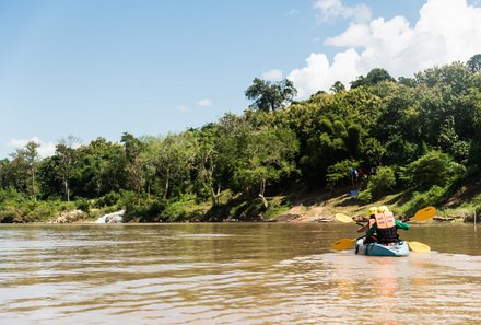 Laos und Vietnam Familienreise - Laos und Vietnam Reise mit Kindern - Landschaft Kajakfahrt
