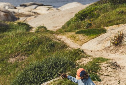 Südafrika Blog Artikel - Kind spielt in der Natur – Südafrika Familienreise