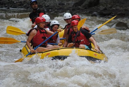 Costa Rica Familienreise - Costa Rica for family  individuell - Gruppe beim Rafting