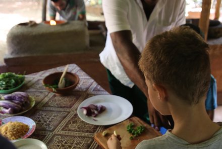 For Family Reisen - Reiseziele 2024 - Sri Lanka - Essen mit Einheimischen