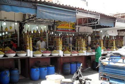 Marokko mit Kindern - Reisetipps zur Marokko Familienreise - Markt in Marrakesch