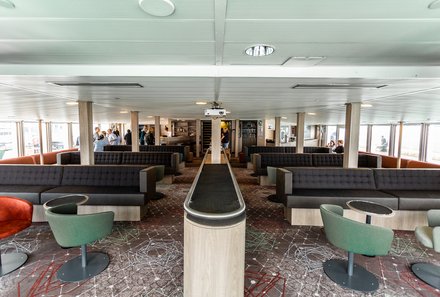 Familienreise Arktis - Arktis Reise mit Jugendlichen - MS Plancius - Lounge im Schiff