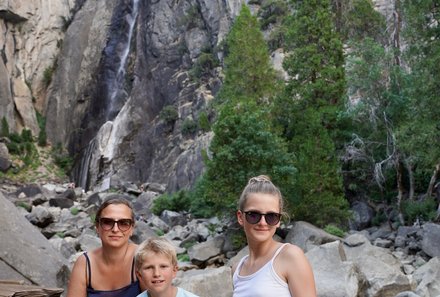 USA Familienreise - USA Westküste for family - Familie im Yosemite Nationalpark - Wasserfall