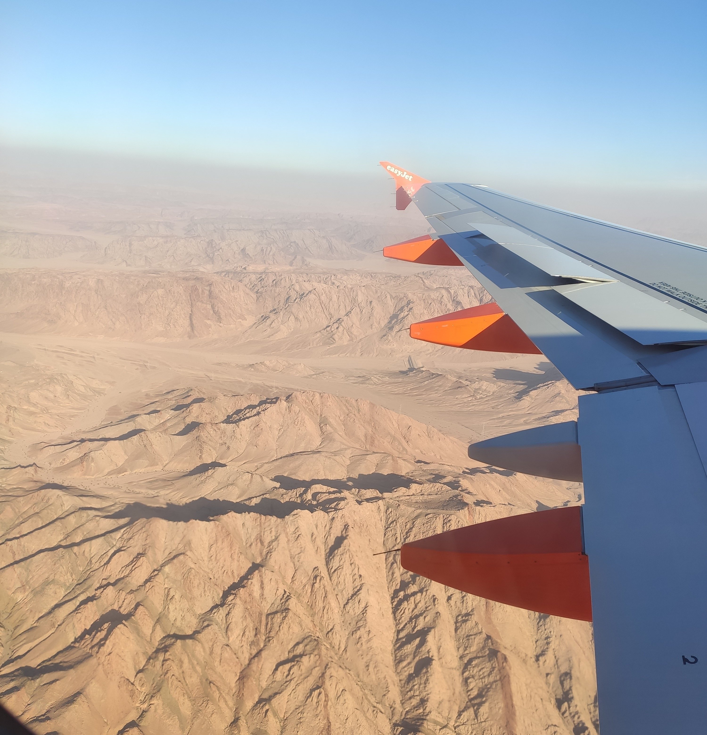 Reisebericht Jordanien Rundreise mit Kindern - Anreise nach Jordanien mit dem Flugzeug über die Wüste