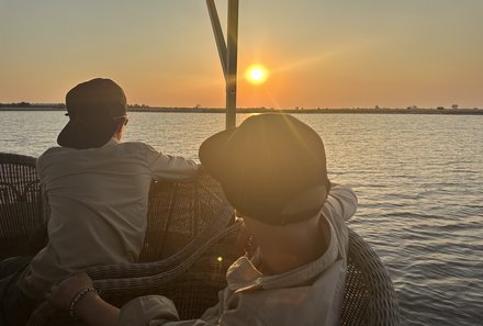 Safari Afrika mit Kindern - Safari Urlaub mit Kindern - beste Safari-Gebiete - Chobe Nationalpark - Ausblick Wasser Sonnenuntergang