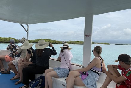 Familienreise Galapagos und Ecuador - Galapagos Family & Teens - Gruppe Bootsausflug