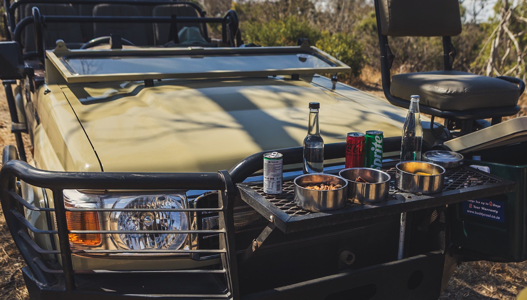 Südafrika Blog Artikel - Picknick im Safari-Jeep in der Savanne – Südafrika Familienreise