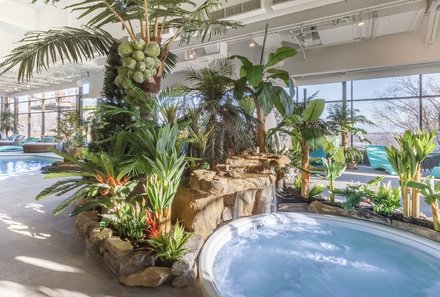 Ostkanada for family - Ostkanada Familienreise mit Kindern - Hotel Le Concorde Quebec - Poolbereich