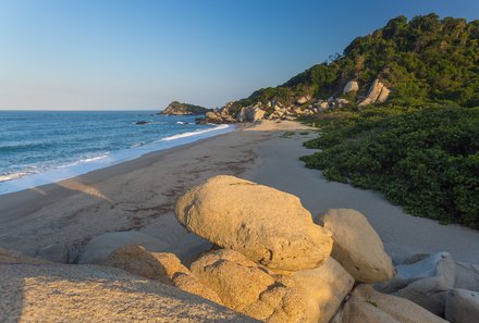 Kolumbien Familienreise - Kolumbien Family & Teens - Felsen am Strand des Tayrona Nationalparks